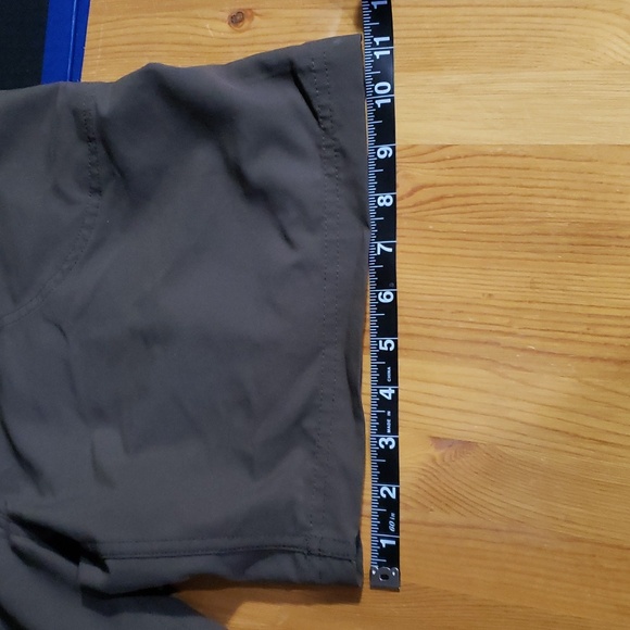 Mountain Equipment Co-op Shorts. Green. Size 10. - Picture 9 of 10